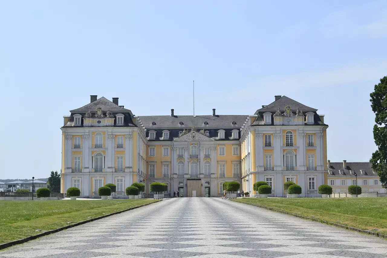 Wat zijn toeristische bezienswaardigheden in Brühl (Rijnland) (Noordrijn-Westfalen)