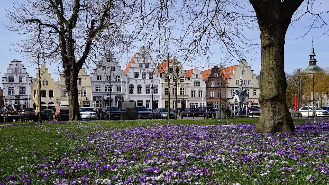 Wat zijn toeristische bezienswaardigheden in Friedrichstadt (Sleeswijk-Holstein)
