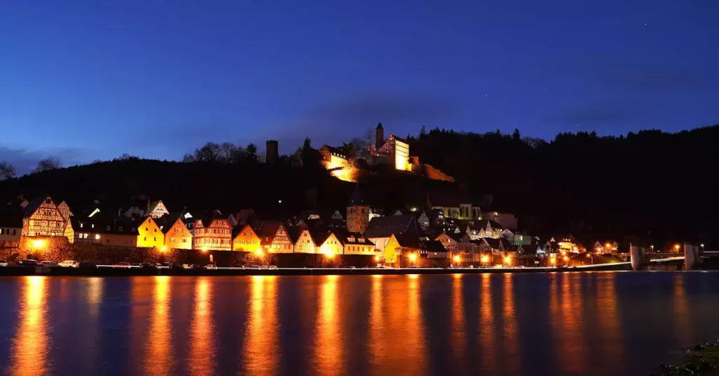 Wat zijn toeristische bezienswaardigheden in Hirschhorn (Neckar) (Hessen)