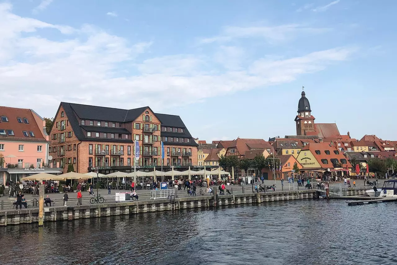 Wat zijn toeristische bezienswaardigheden in Waren (Müritz) (Mecklenburg-Voor-Pommeren)